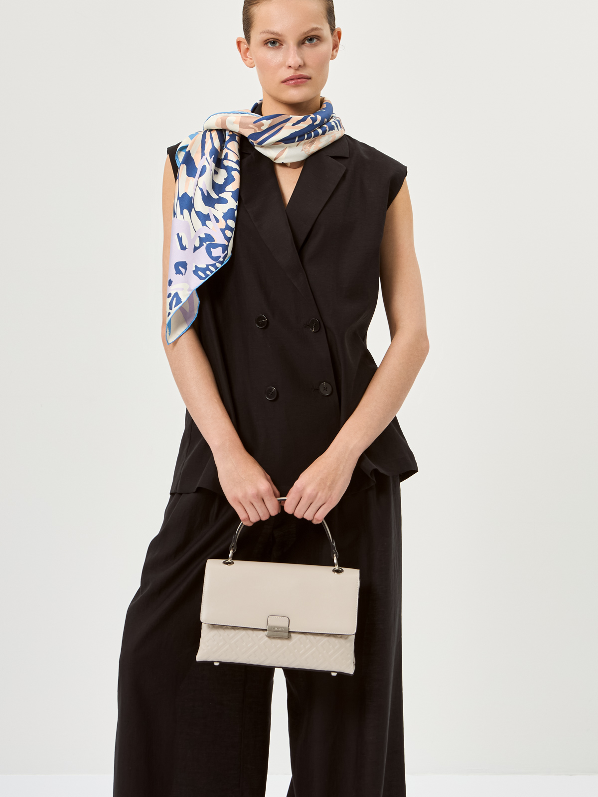 Платок жен. шелк 90х90 E04-8454-11